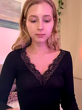 LunaRase online show from October 2025 11:00:02 AM