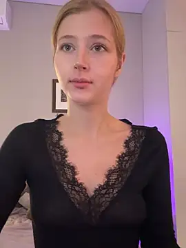 LunaRase online show from April 2026 05:08:01 AM