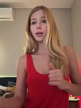 LunaRase online show from April 2026 05:45:02 AM