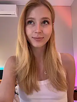 LunaRase online show from May 2026 10:22:02 AM