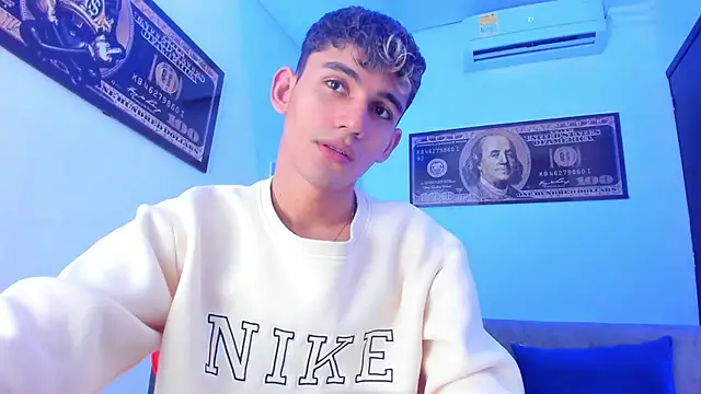 EstebanPerez  online show from December 2024 12:08:02 PM