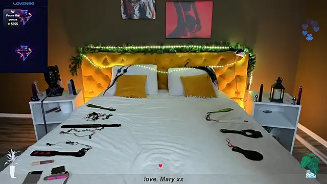 Snapshot of Mary_Xextra chatting on December 2024 01:25:01 AM Mary Xextra online show from December 2024 01:25:01 AM
