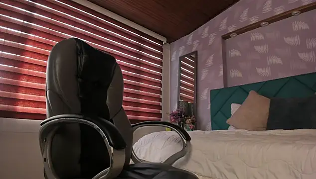 Moony 14 online show from January 2025 01:09:01 PM