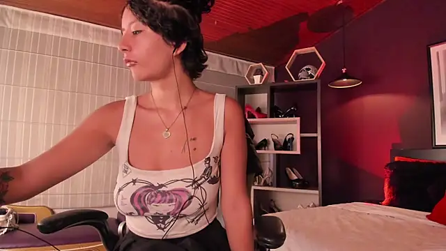 Moony 14 online show from April 2026 01:12:02 PM