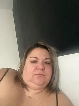 MikyVesela online show from April 2026 08:01:01 AM