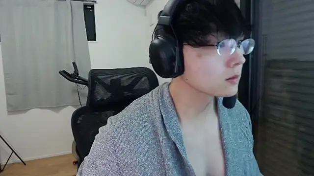 Snapshot of Tkcqcc chatting on October 2025 12:44:02 PM Tkcqcc online show from October 2025 12:44:02 PM