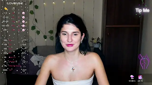 Alianna Solo Kisses online show from January 2025 09:26:01 AM