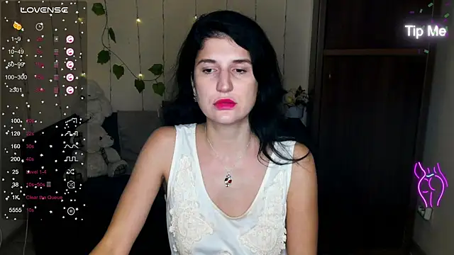 Alianna Solo Kisses online show from January 2025 02:58:02 PM