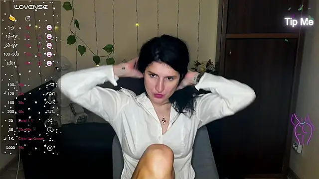 Alianna Solo Kisses online show from January 2025 03:47:02 PM