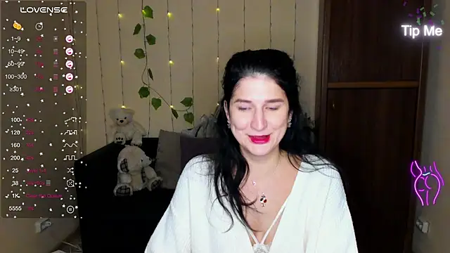 Alianna Solo Kisses online show from January 2025 06:22:01 AM
