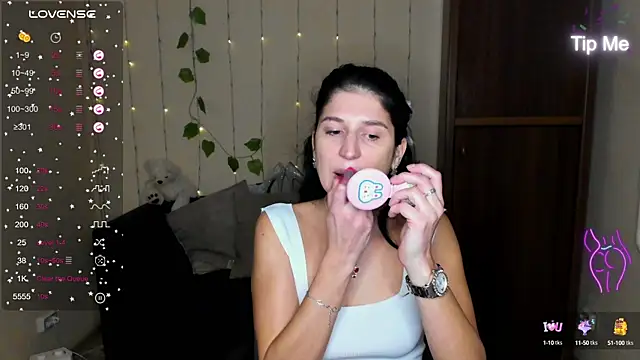 Alianna Solo Kisses online show from January 2025 12:26:02 PM