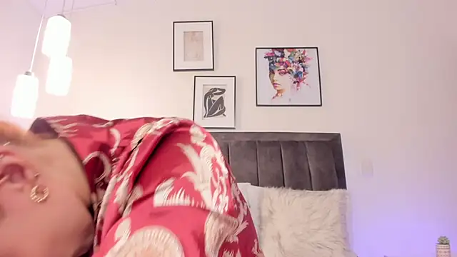 helen mooree online show from January 2025 01:32:02 PM