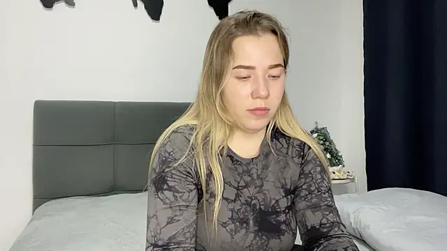 Embersweetbunny online show from December 2024 03:04:01 PM
