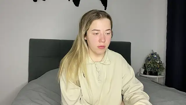 Embersweetbunny online show from December 2024 07:10:01 AM