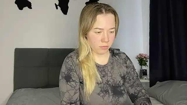 Embersweetbunny online show from January 2025 01:08:02 PM