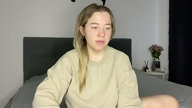 Embersweetbunny online show from January 2025 07:13:02 AM