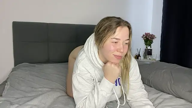 Embersweetbunny online show from January 2025 10:15:02 AM