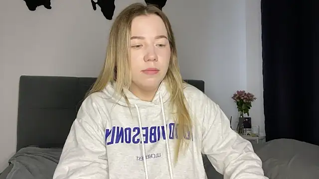 Embersweetbunny online show from January 2025 01:20:02 PM