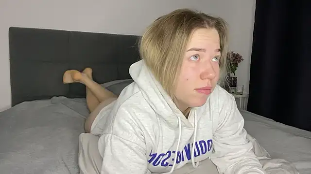 Embersweetbunny online show from January 2025 06:17:01 AM