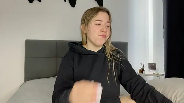 Embersweetbunny online show from January 2025 09:52:02 AM