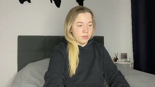 Embersweetbunny online show from January 2025 06:45:01 AM