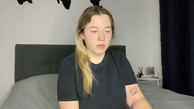 Embersweetbunny online show from January 2025 04:04:02 AM