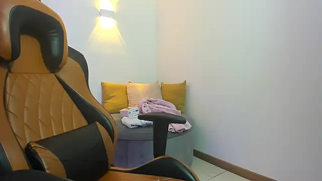 Lizzie Williams  online show from September 2025 03:21:01 AM