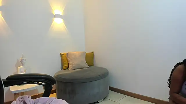 Lizzie Williams  online show from October 2025 03:02:02 AM