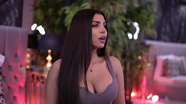 NicoleCellini online show from December 2025 05:32:01 PM