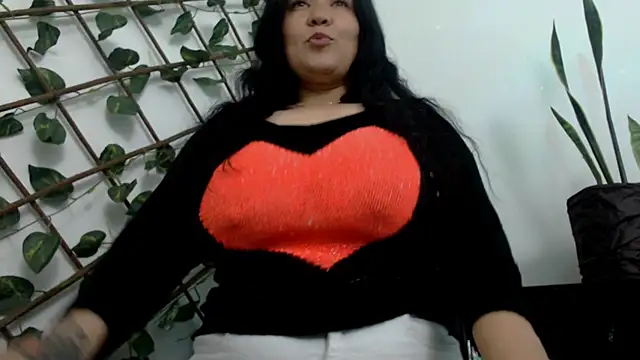 Donniia online show from January 2025 01:05:02 PM