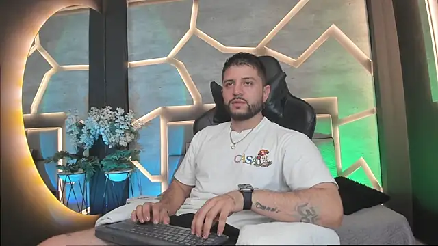 Snapshot of TomSloan_ chatting on January 2025 08:54:01 PM TomSloan online show from January 2025 08:54:01 PM