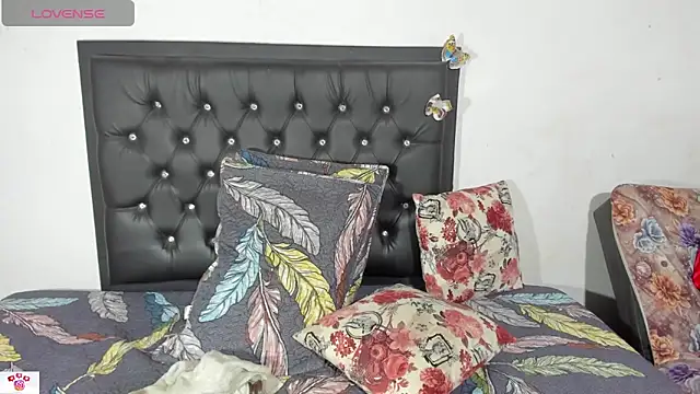 Darlyquenn11 online show from December 2024 03:25:02 AM