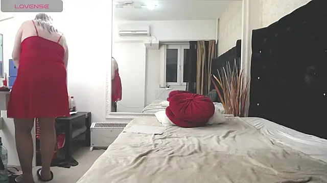 Lilly hott online show from January 2025 11:02:01 PM