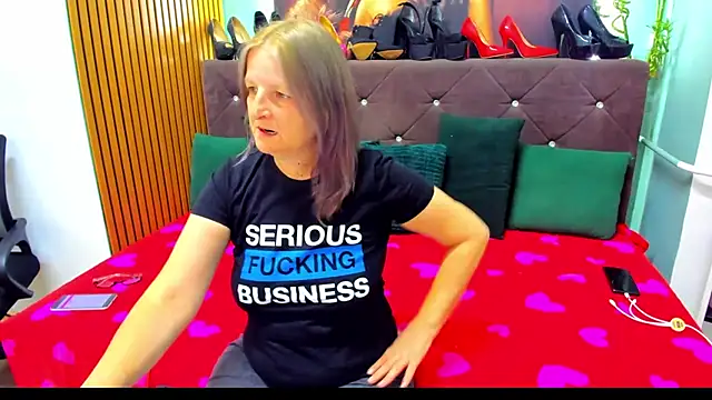 Lilly hott online show from October 2025 05:30:01 PM