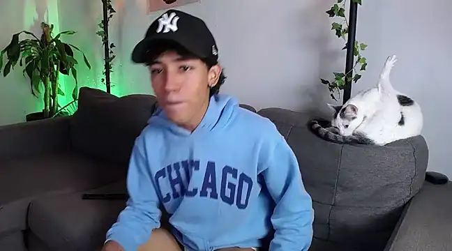 Ostin18hot online show from December 2024 01:37:02 AM