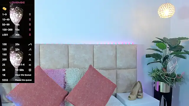 LiaaGenner online show from September 2025 07:03:02 PM