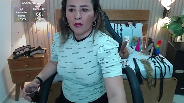 luciana ballesteros  online show from November 2025 12:15:02 PM