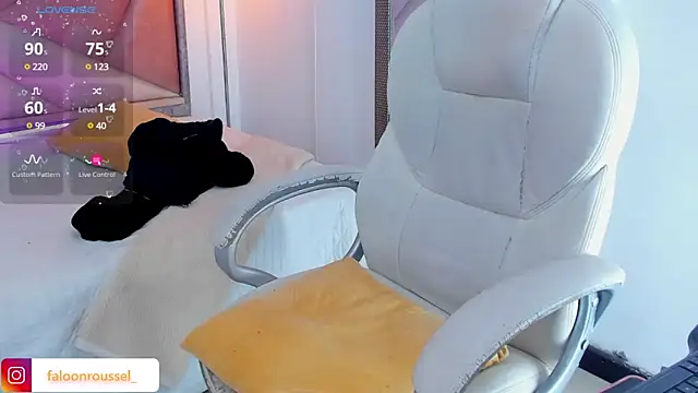 Snapshot of FaloonRoussel chatting on January 2025 09:14:02 PM FaloonRoussel online show from January 2025 09:14:02 PM