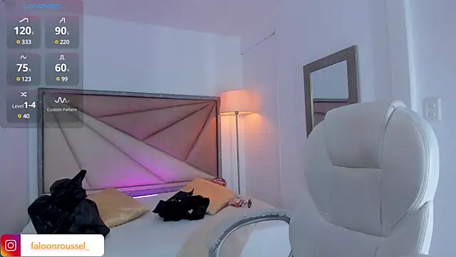 Snapshot of FaloonRoussel chatting on January 2025 06:17:01 PM FaloonRoussel online show from January 2025 06:17:01 PM