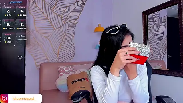 Snapshot of FaloonRoussel chatting on January 2025 06:14:02 PM FaloonRoussel online show from January 2025 06:14:02 PM