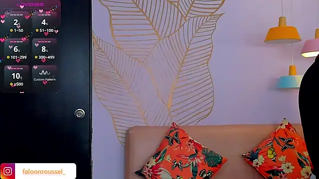 Snapshot of FaloonRoussel chatting on February 2025 06:19:01 PM FaloonRoussel online show from February 2025 06:19:01 PM