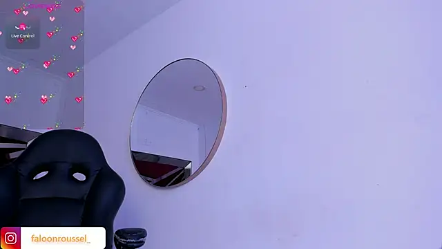 Snapshot of FaloonRoussel chatting on February 2025 01:05:02 AM FaloonRoussel online show from February 2025 01:05:02 AM