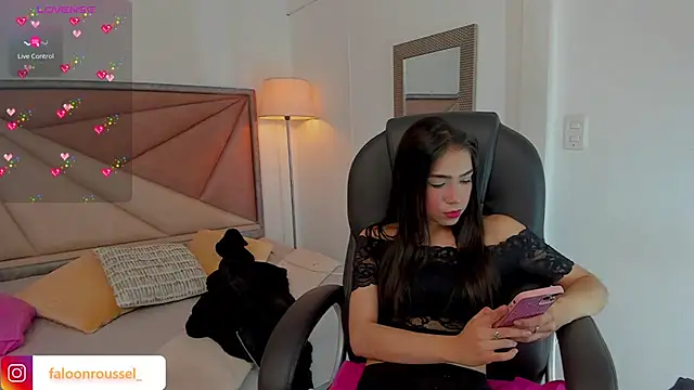 Snapshot of FaloonRoussel chatting on February 2025 06:31:01 PM FaloonRoussel online show from February 2025 06:31:01 PM