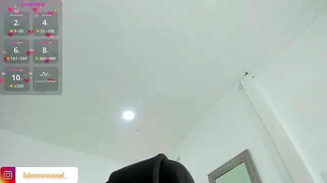 Snapshot of FaloonRoussel chatting on March 2025 12:39:02 AM FaloonRoussel online show from March 2025 12:39:02 AM