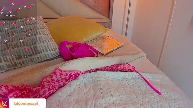 Snapshot of FaloonRoussel chatting on March 2025 09:22:01 PM FaloonRoussel online show from March 2025 09:22:01 PM