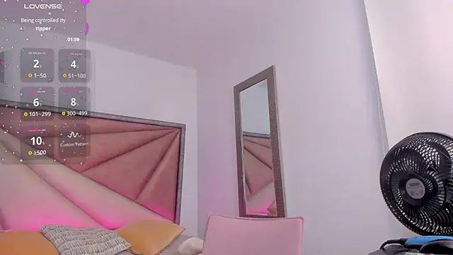 Snapshot of FaloonRoussel chatting on September 2025 06:22:02 PM FaloonRoussel online show from September 2025 06:22:02 PM