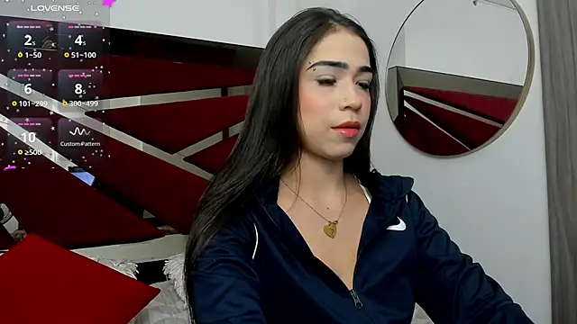 Snapshot of FaloonRoussel chatting on September 2025 01:00:01 AM FaloonRoussel online show from September 2025 01:00:01 AM