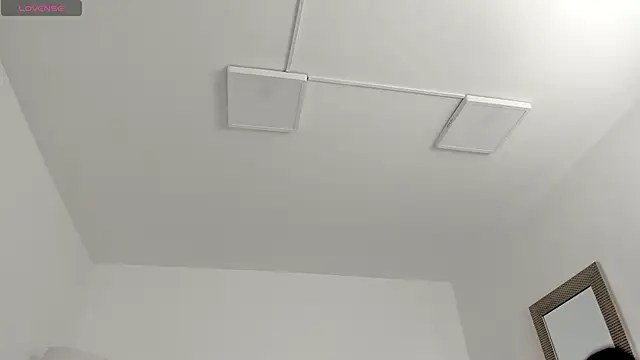 Snapshot of FaloonRoussel chatting on October 2025 10:52:01 PM FaloonRoussel online show from October 2025 10:52:01 PM