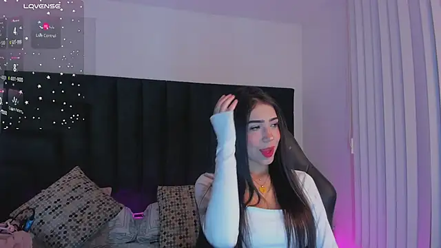 Snapshot of FaloonRoussel chatting on October 2025 12:08:02 AM FaloonRoussel online show from October 2025 12:08:02 AM