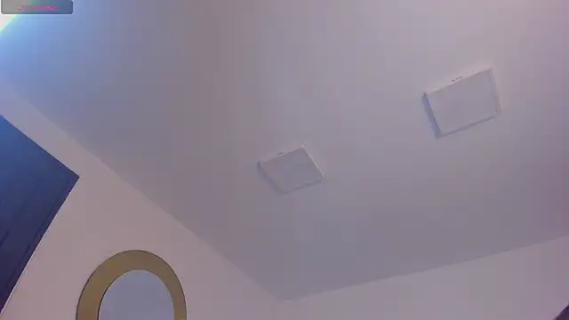 Snapshot of FaloonRoussel chatting on October 2025 06:07:01 PM FaloonRoussel online show from October 2025 06:07:01 PM